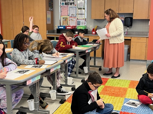 LudlowPublicSch's tweet photo. HBES 4th grade teacher Elysa Burstein shared these engaging pics of students participating in a writing lesson taught by a representative from the Collins Writing Program. Thanks for sharing! #lpspride #writinglesson #4thgrade #alwayslearningandgrowing
@ChapinElem https://t.co/ijmZiAlqqs