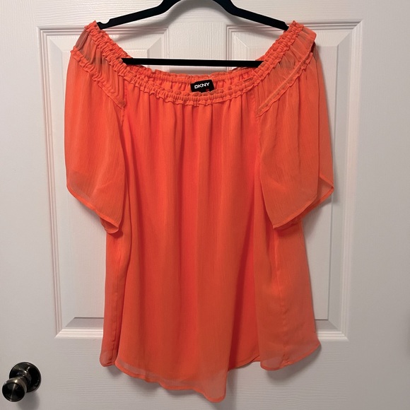 m33d's tweet image. So good I had to share! Check out all the items I'm loving on @Poshmarkapp #poshmark #fashion #style #shopmycloset #dkny #pooltoparty #currentair: posh.mk/78oSiyidFxb