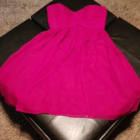 the_pifer's tweet photo. So good I had to share! Check out all the items I'm loving on @Poshmarkapp #poshmark #fashion #style #shopmycloset #gracekarin #donnamorgan #cache: https://t.co/RrLMaVUVfd https://t.co/NG3QUfGx9C