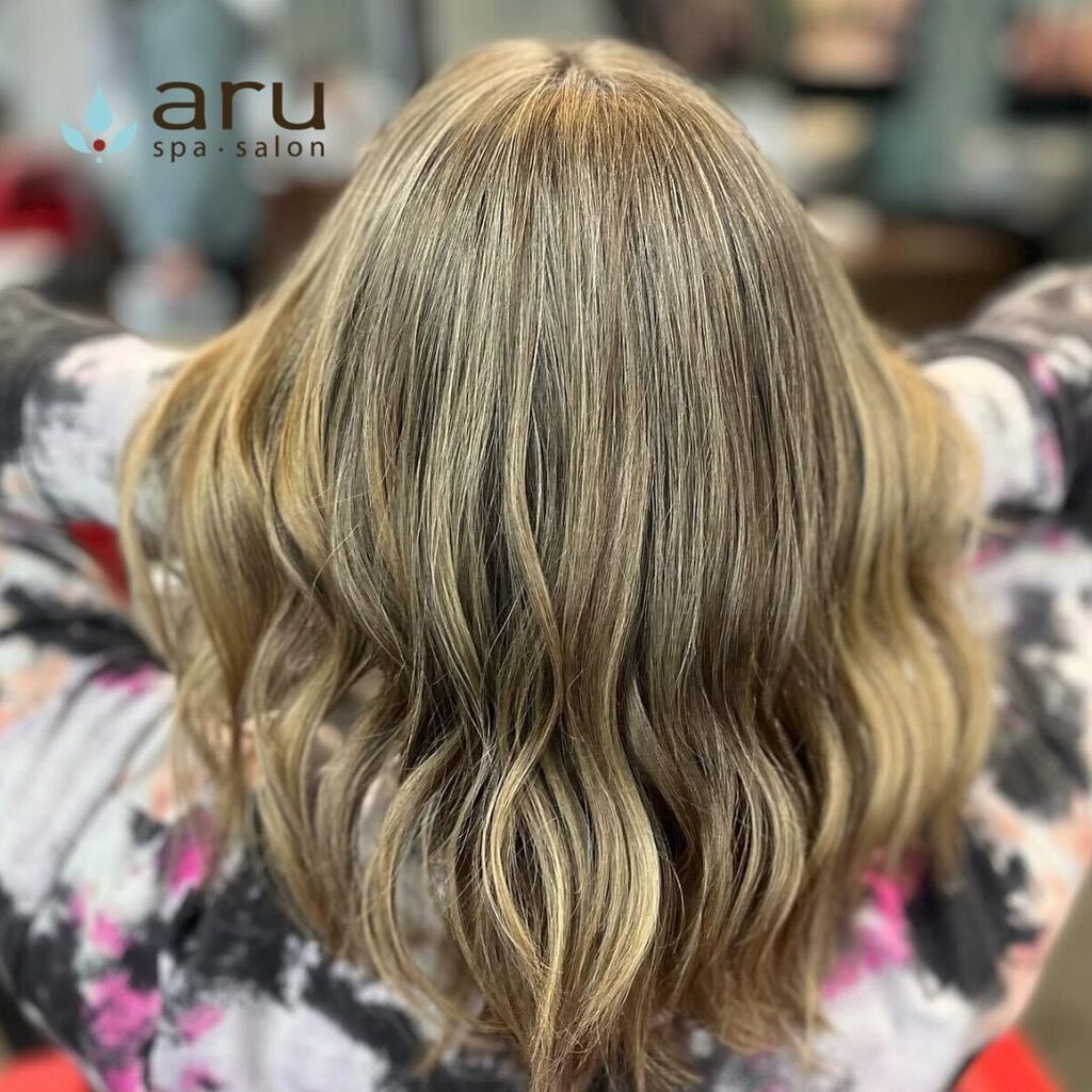 Nothing like a fresh haircut, full foils and toner to transform your look! 😍 stylist: Kiera. 
.
.
.

#haircolor #highlights #balayagehighlights #blondehighlights #haircolorideas #haircoloring #haircolors #highlightshair #newhaircolor #haircolorspecia… instagr.am/p/CpBWgOlvS1i/