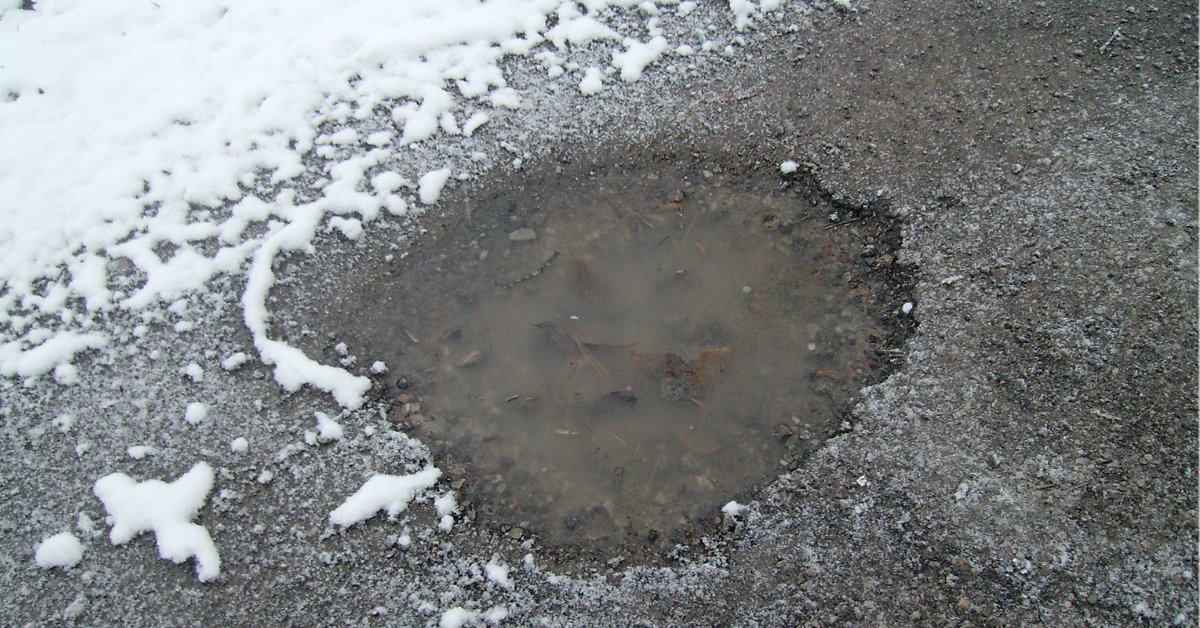 TownofWhitby's tweet photo. 📸📲 A picture is worth a thousand words - especially when it comes to reporting winter issues in Whitby! If you snap a photo of a problem with a town-owned road or sidewalk, send it our way using this link: https://t.co/1oQO4065Ie #WhitbyWinter #ReportAnIssue https://t.co/jJqk6WGDUO
