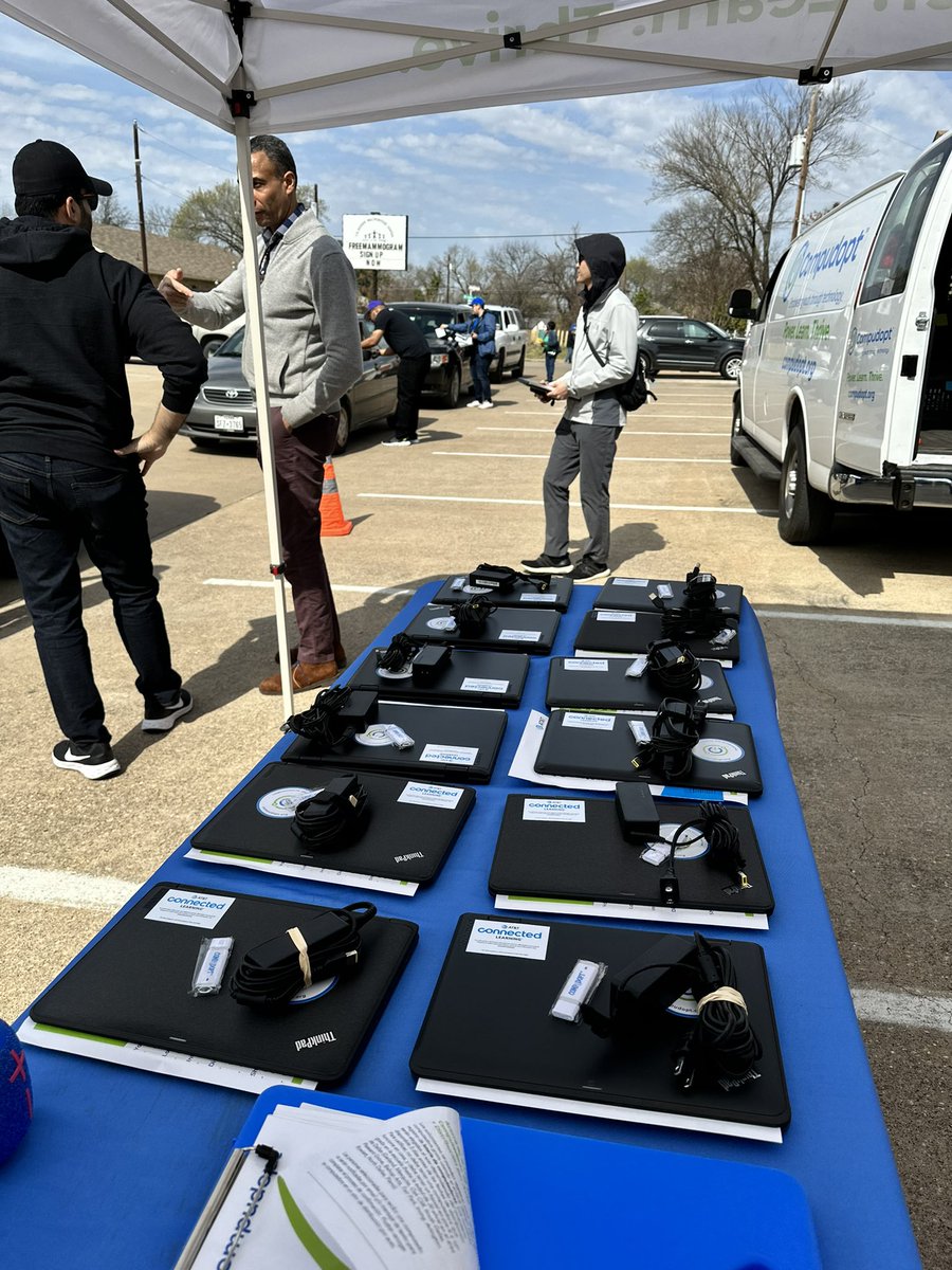 What an awesome event today hosted by Believe Dallas in partnership with @HACEMOSDallas ! We handed out over 200 laptops to families in East Dallas in an effort to close the digital divide in our communities! #JuntosHACEMOSmas #ATTConexion