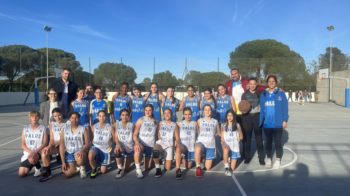 CiudaddePalos's tweet photo. Hoy hemos estado en la inauguración de las pistas de Basket en #UniaLaRabida junto a @Zamo118 nuestras niñas han podido disfrutar de una charla del seleccionador Nacional y un rato de Baloncesto! https://t.co/yhzpK9kwuL