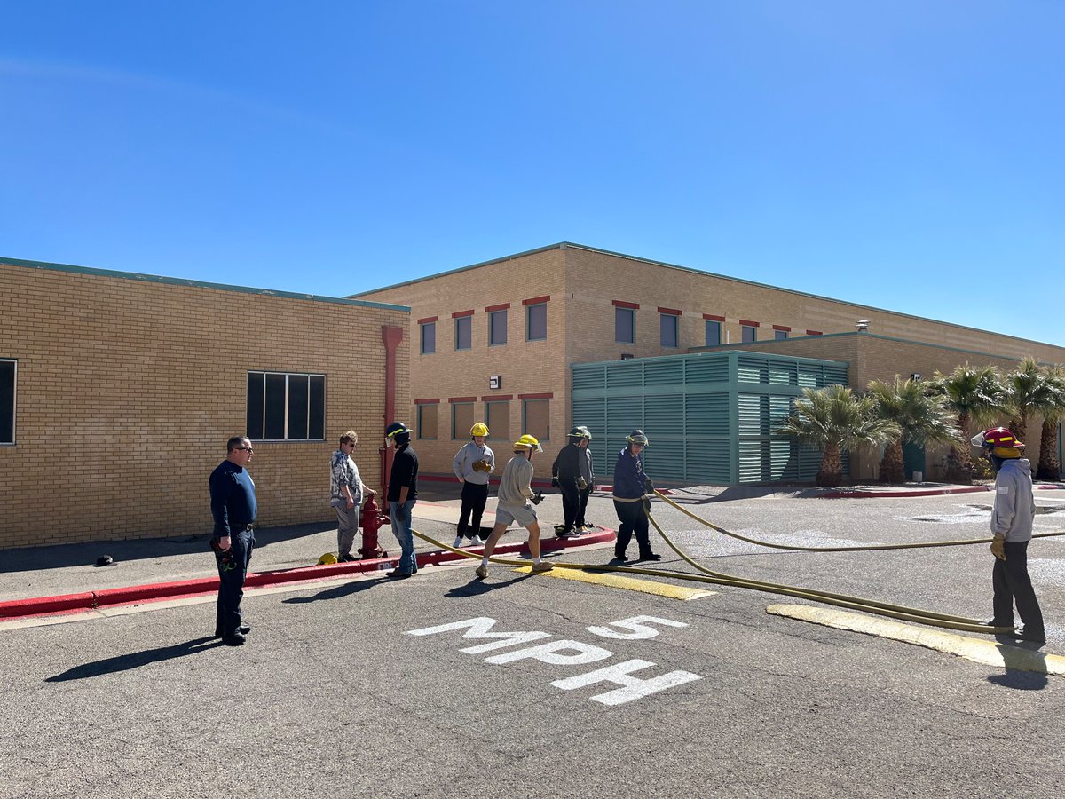 JaurrietaSergio's tweet photo. I’m always amazed to see @CCTEFireScience Captain Persinger and his students our future first responders and heroes these students work hard now looking for a pumper any donations? @wsmrpffa @ELPASO_ISD @EPTXFire @ElPasoTXGov @FortBlissTexas https://t.co/k4m1fQgdtU