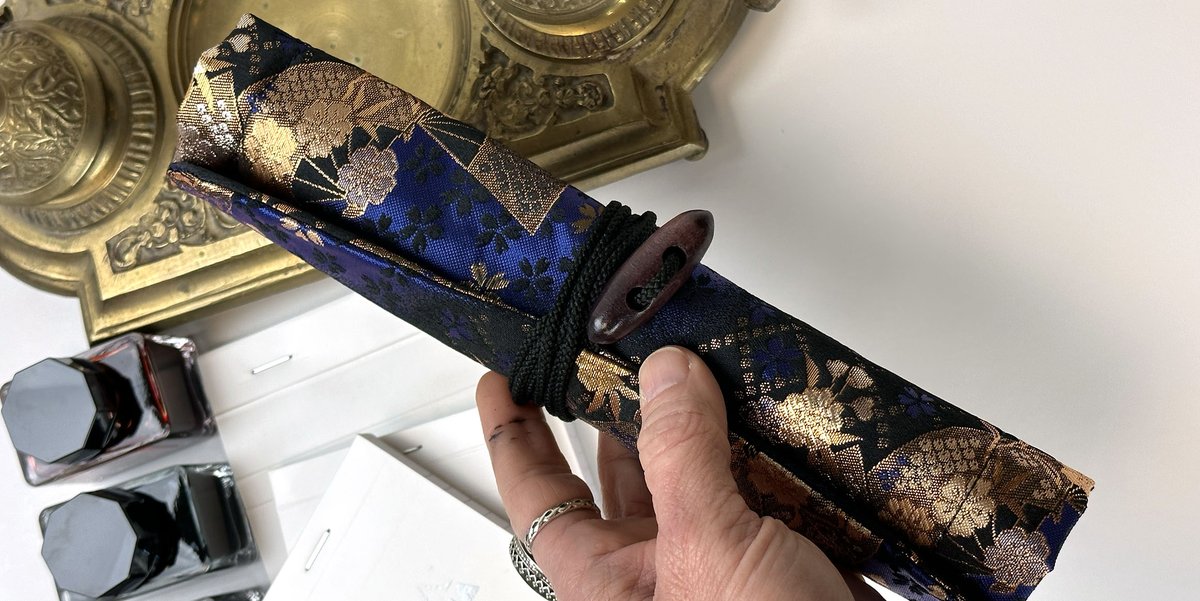 PenChalet's tweet photo. Wrap your favorite pens up in the newest Taccia Kimono pen wrap or pen roll - Midnight Sakura just joined in the fun over here, and we're not sure what we ever did without it: https://t.co/rxFM8ABvgb #pen #penroll #penwrap #penchalet #taccia #tacciapen #tacciakimono #collector https://t.co/MJjWHtrTap