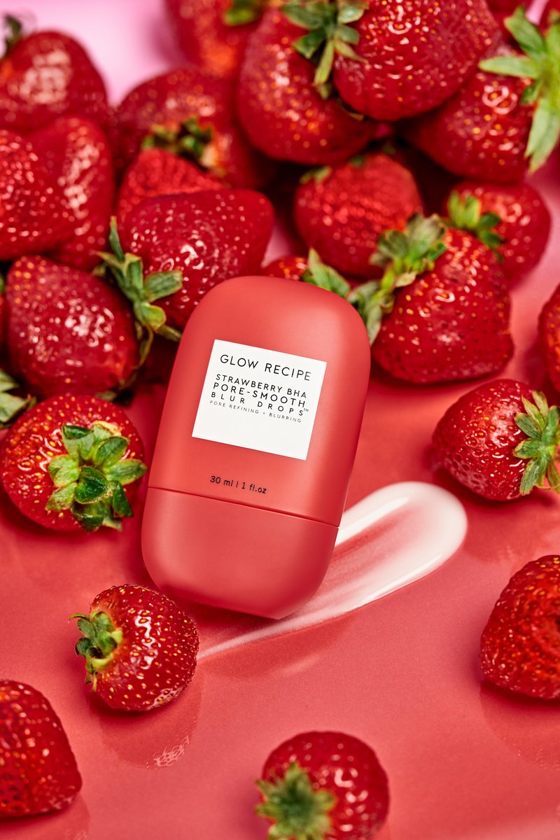 GlowRecipe's tweet photo. The rumors are true! 👀 Meet the NEW Strawberry BHA Pore-Smooth Blur Drops, your pore-refining treatment &amp; blurring primer all in one. You'll love this soft-focus, satin glow. Available exclusively on the @sephora app 2/27 &amp; online 2/28 🍓
https://t.co/ZA3KRW8rED https://t.co/NlEcXTrZur