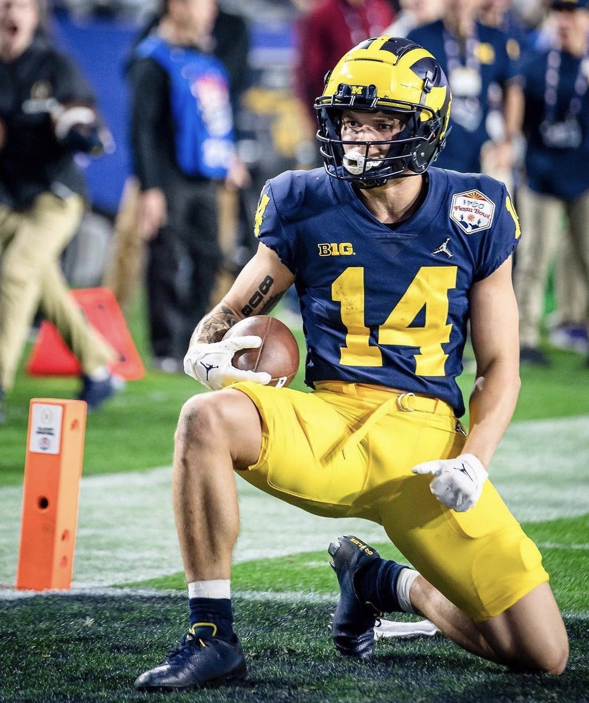 JJ McCarthy Fan on X: "Per TMZ, Michigan WR Roman Wilson is dating A-list actress Selena Gomez. https://t.co/aAqrs4TEHO" / X