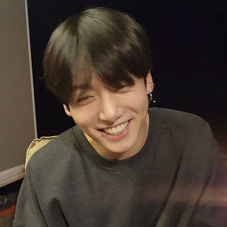 subkoouo's tweet photo. #autaekook donde jk le dice a su novio que es kuromi, o donde th no sabe de lo que habla su novio

#taekookau https://t.co/J2kJ3pPKqp