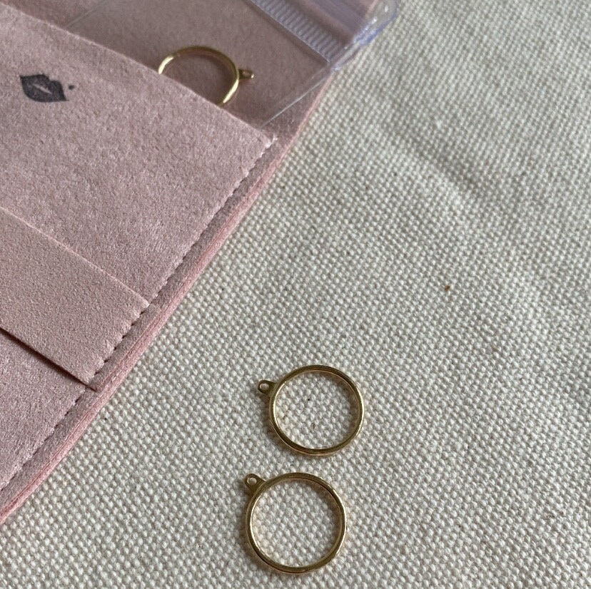 Thanks for the great review Sign in with Apple user ★★★★★! etsy.me/3km55Gd #etsy #unisexadults #gold #minimalist #tragus #minimalearrings #studearringsgold #daintystuds #delicateearrings #birthstoneearrings