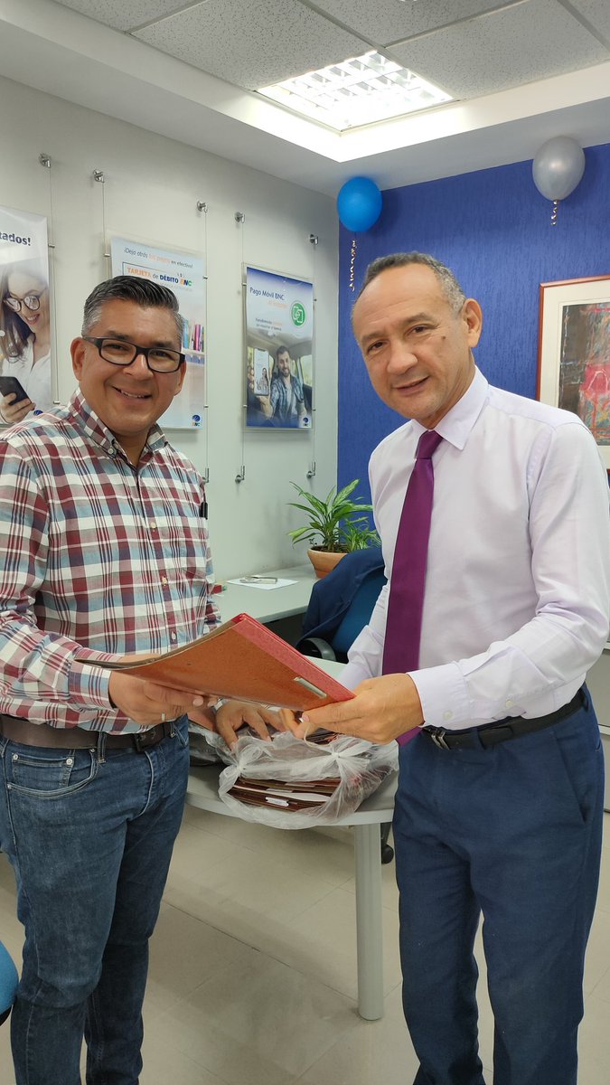PrDelgado7's tweet photo. Entregamos a la institución bancaria #BNC un lote de solicitudes de créditos dentro del convenio institucional con la gobernación para beneficiar a los emprendedores. Nuestro gobernador @MorelRodriguezA y @fondepsene cumpliendo!
@GobernacionNe
@ElCambioVE https://t.co/ictU6jHhrd