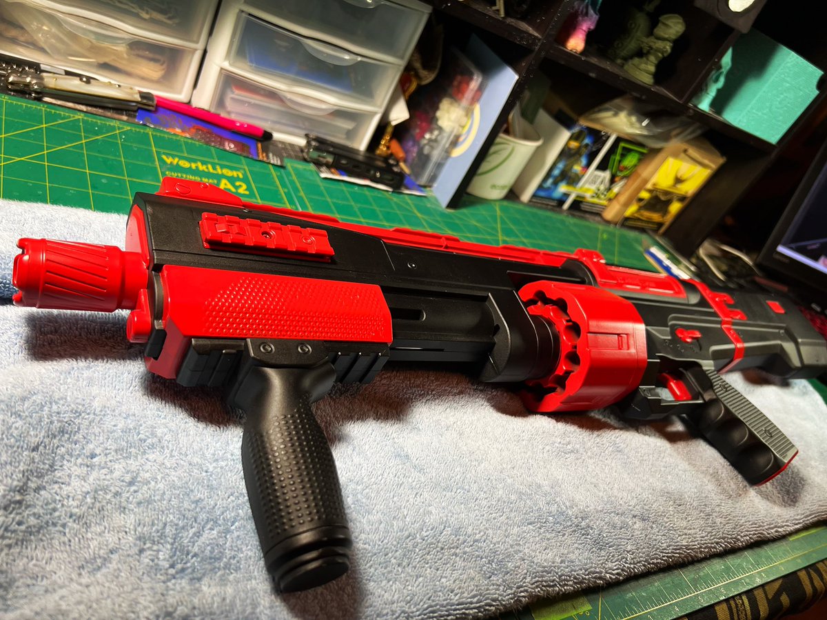 Base Red and Black down on my new Bulldog build!!!! This is gonna be fun, Stay tuned Spartans. 
🎨🎨🎨🎨🎨🎨🎨🎨🎨🎨
#weaponart #nerfhalo #fanart  #haloart #haloprop #mastercheif #weaponprop #halonerf  #haloinfinite #halocosplay  #haloinfinite #bulldog #halobulldog #haloshotgun