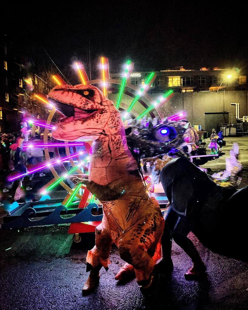 theaskaproducer's tweet photo. MARDI GRAS action! https://t.co/Rdjl0UIQRj https://t.co/Sqm9Q0RlqK