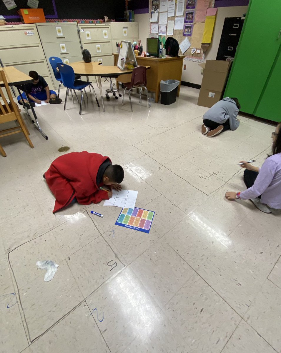 HerreraHuskies's tweet photo. Check out Mrs. Hamilton's group working on area and perimeter! #interactivelessons https://t.co/VTopPkxaro