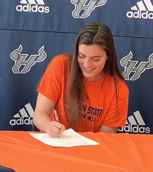 KohlPaige's tweet photo. Pen to paper!  Glad to be a Laker! @CSULakers https://t.co/y3v9tg9cGh