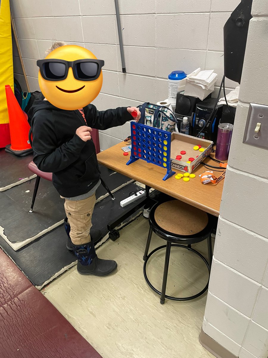 NJohnsonAPE's tweet photo. I wanted an engaging way to help students keep track of points during games. Enter the Connect 4 board game. Younger students had fun seeing their points accumulate and practicing their counting. Older students had fun turning their points into a Connect 4 game! #adaptedpe https://t.co/o1UFwZU4b1