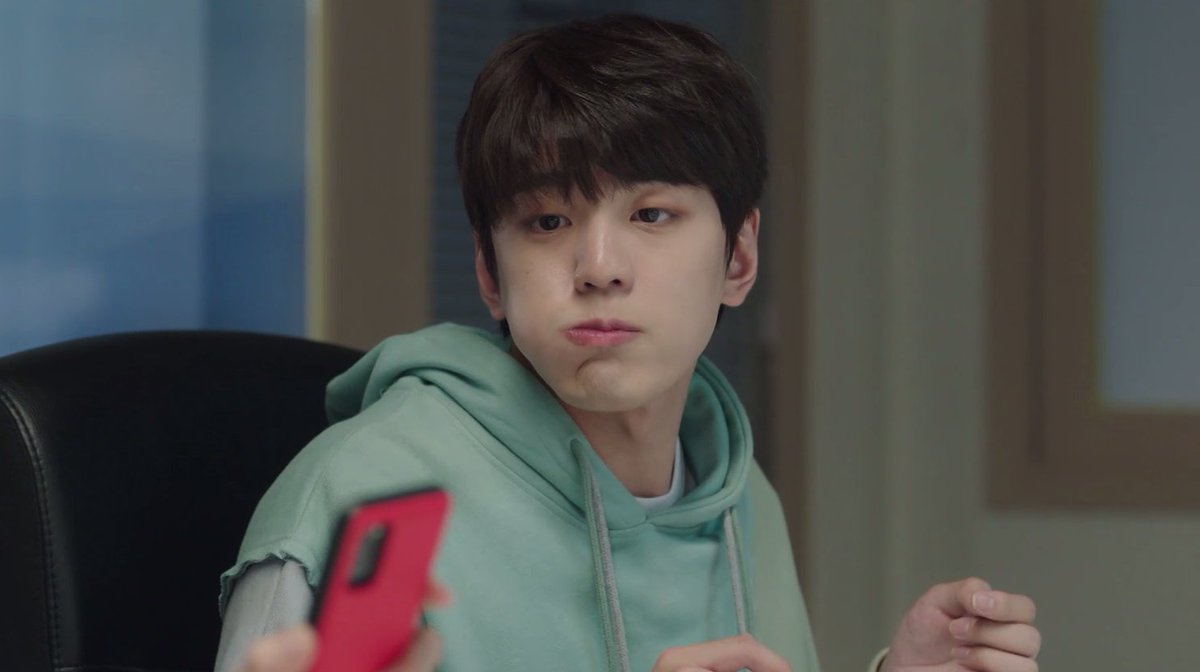 kdramamiss's tweet photo. rembrary cracks me up lol like one minute he's lost and all confused the next one he's teasing dal or sulking for getting his tribute taken away i love him sm #TheHeavenlyIdol #TheHeavenlyIdolEp4 https://t.co/kC72EDhbsg