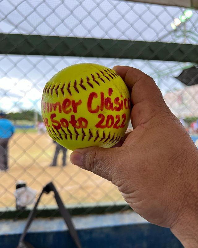 robertosantos08's tweet photo. @republicalatuya en la comunidad de Soto en la Vega los días 2 y 3 de Septiembre tenemos el 2do Clásico de Softball Verano Soto 2023 y los organizadores queremos saber como podríamos conseguir patrocinio de su prestigiosa marca... @matiasgarciard @RogelioGenao @ALOFOKEMUSICORG https://t.co/JuYZlT2XxD