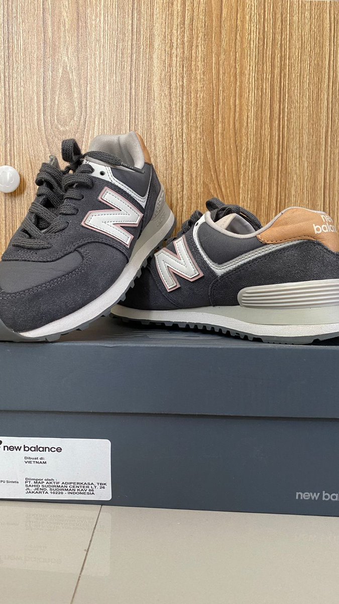 Ablay's tweet photo. NB. Classic 574
size 37, 
no minus, mulus bgt
 jarang bgt dipake
lnclude box harga pass
Wa/082216641750 https://t.co/vOhTiSZuZZ