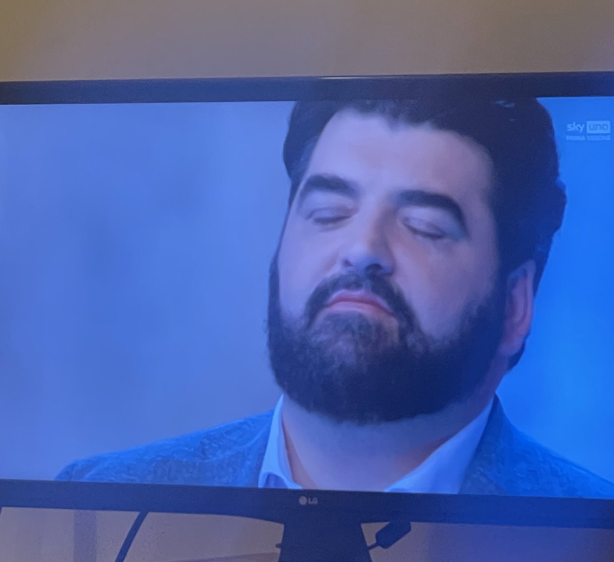 meg_shadoww's tweet photo. “Sara devi toglierti il grembiule e lasciare per sempre la cucina di Masterchef” 🎻🎻🎻#Masterchefit https://t.co/ukjxFgrIJe