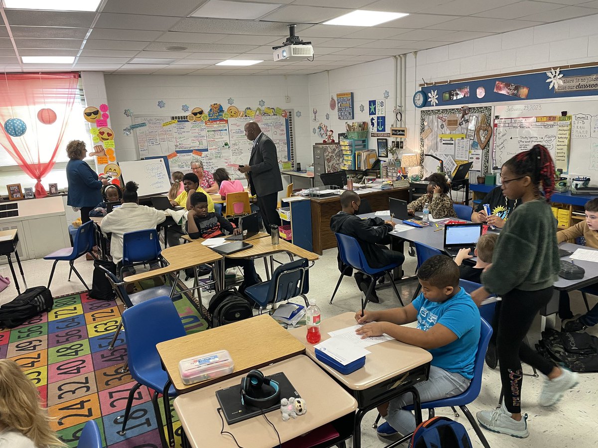 A fantastic day visiting classrooms with these exceptional instructional leaders from 4 school systems, including VDOE! Thank you to our collaborators at Surry County for hosting us 🙏🏼