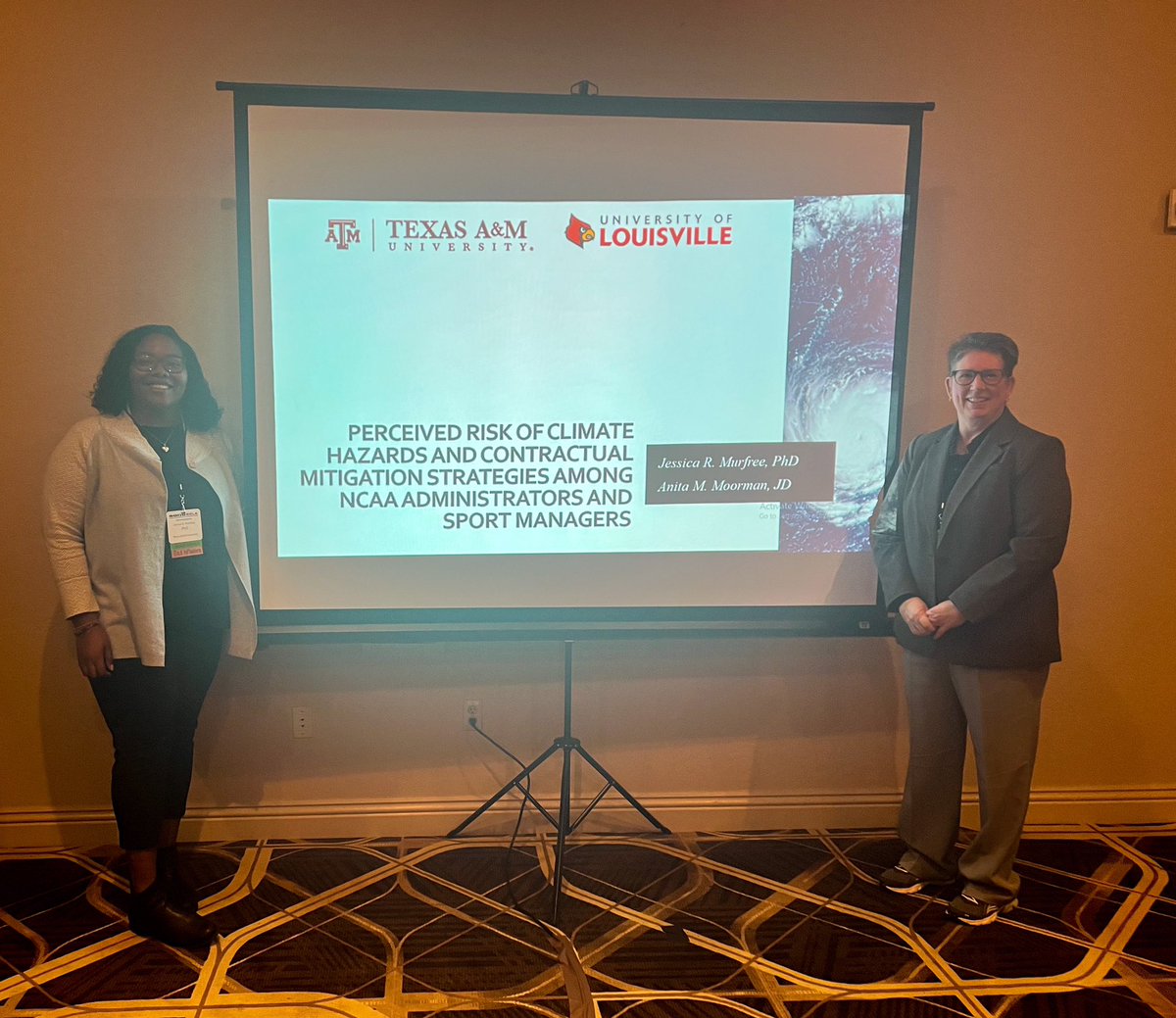 jessicamurfree's tweet image. The dynamic duo got back at it #SRLA2023 really excited about more research with @ammoorman!!
#sportecolpgy 🤝 sport law