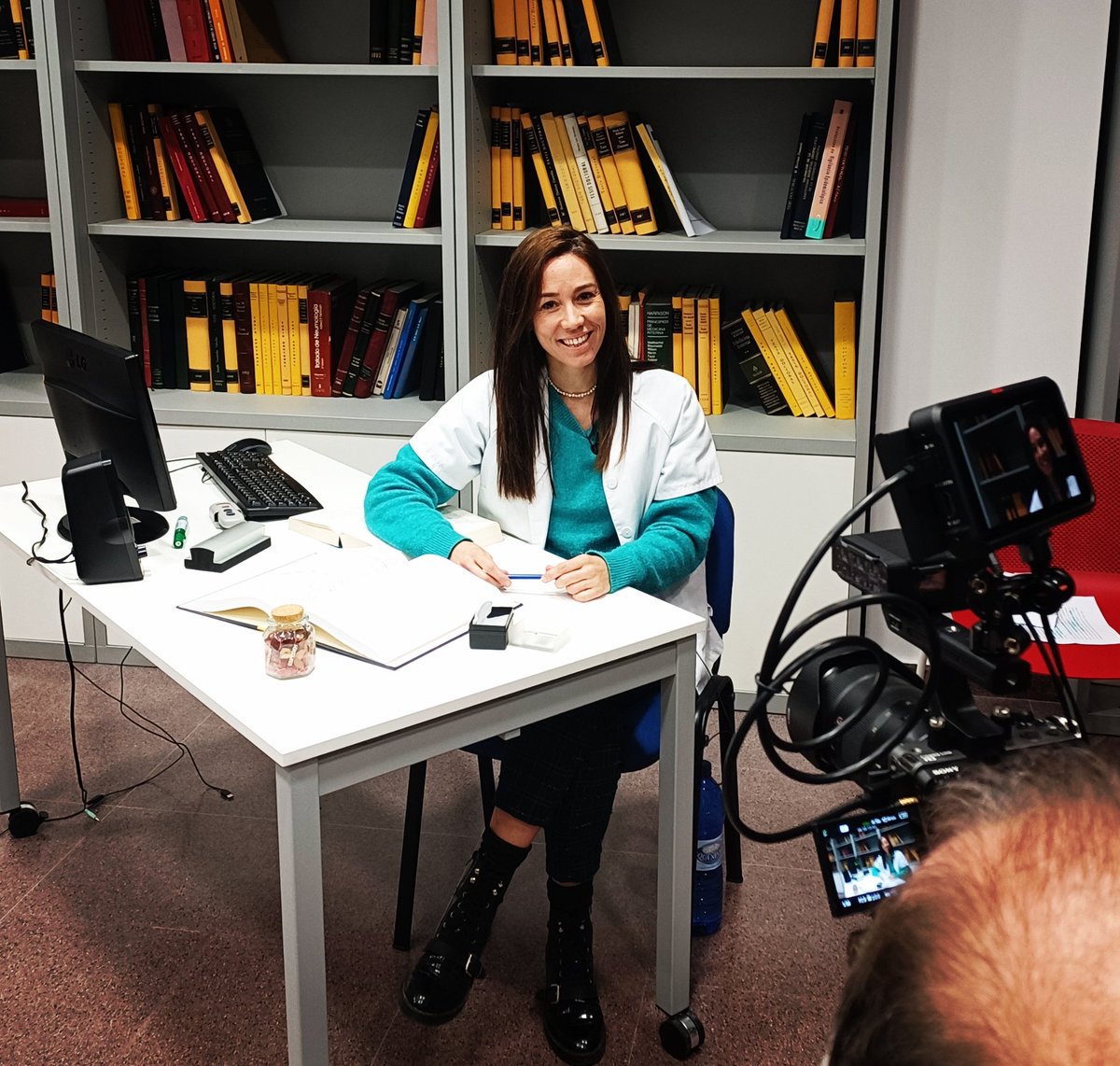 CCalasparra's tweet photo. Nuestros compañeros Reme Navarro y @japascuallopez  participando en la grabación de vídeos formativos acerca de cardiopatia isquémica del Proyecto @carprimur ,con @SergioManzFern . Ojalá se perciba toda la ilusión que hay tras este trabajo https://t.co/LpuCVaAXBN