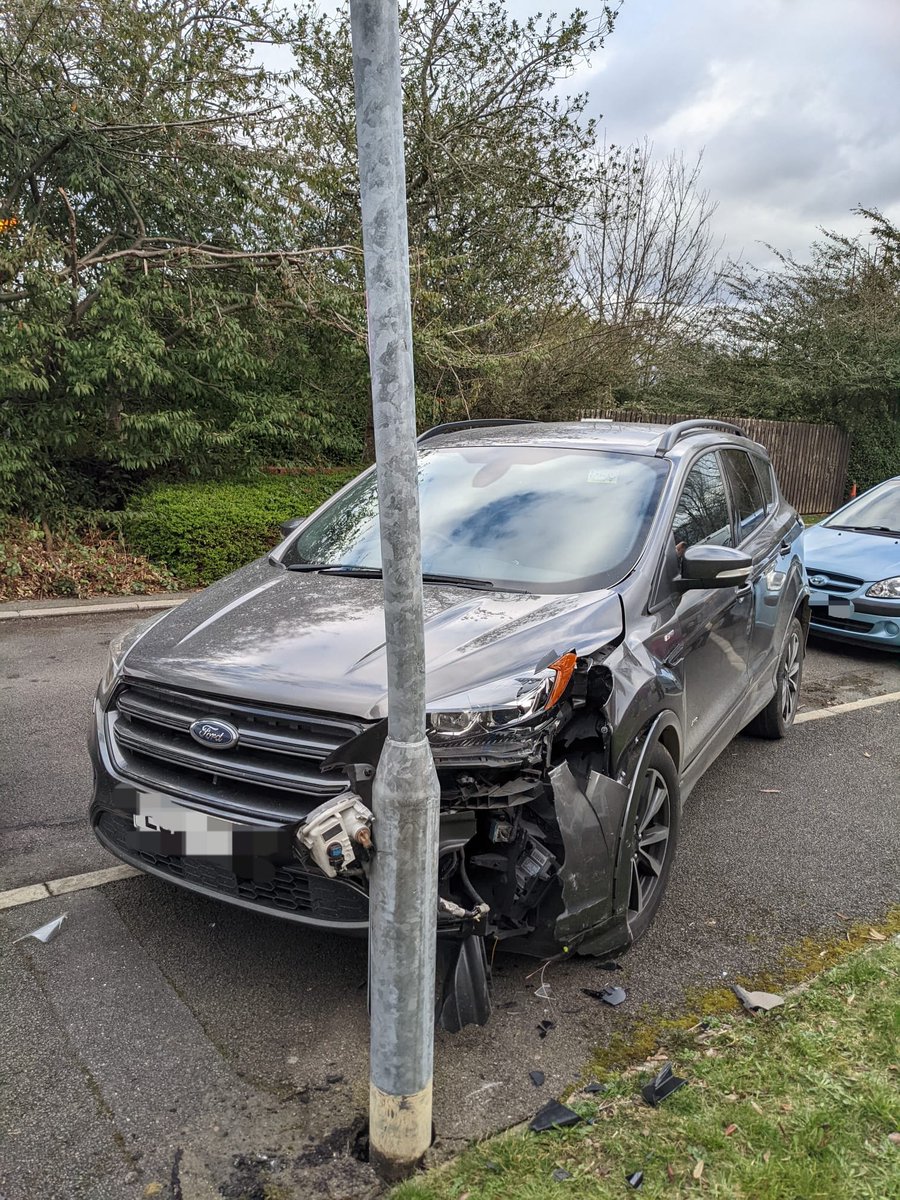 DerbyshireRPU's tweet photo. #Newbold
Poorly fitted plates spark suspicion
Driver doesn't want to hang around but manages about 50 metres b4 #Talent runs out
Gives it legs but some innovative assistance from MOP aids #Detention
#LegSweep #WhatDoWeHaveHereThen https://t.co/8zagvHMQvL