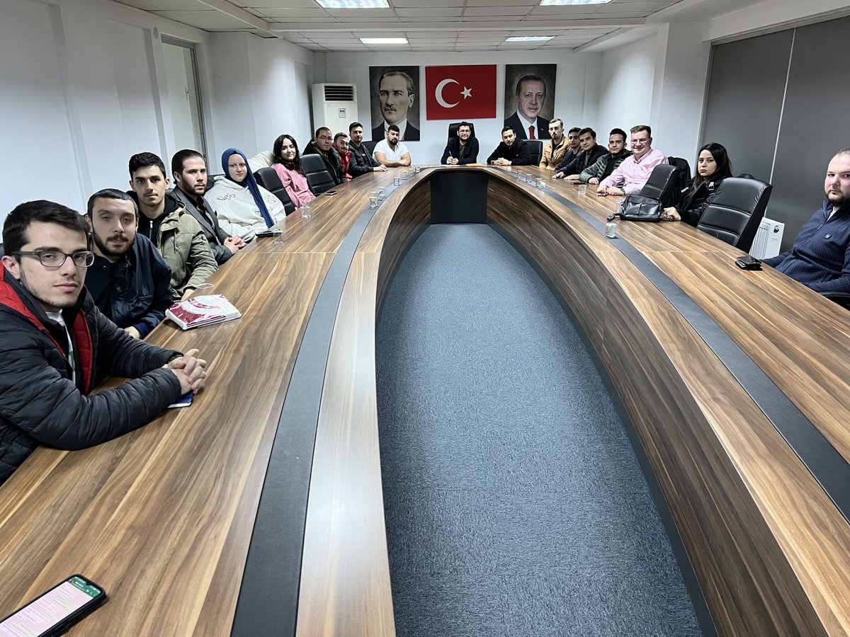 burakcambazas's tweet photo. Depremin ilk anından beri AK Parti Gençlik Kolları 8 bin #Cemre miz ile afet bölgesinde milletimizin yanındaydı. 

Şimdi Edirnemize gelen depremden etkilenmiş vatandaşlarımıza hizmet için yol haritası belirledik. 

Yönetim Kurulu Toplantımızı gerçekleştirdik. https://t.co/BBiUb7Vx1p