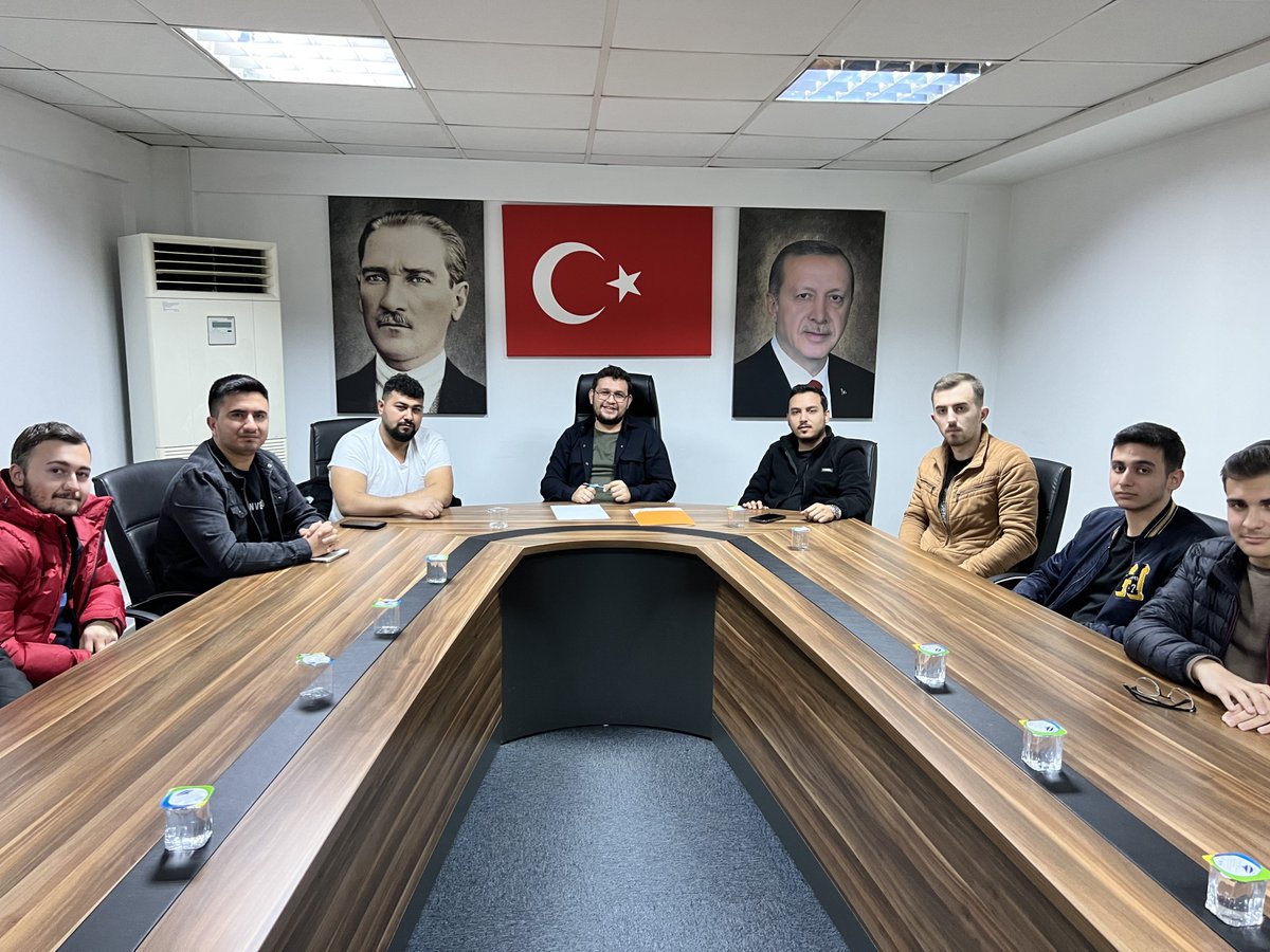 burakcambazas's tweet photo. Depremin ilk anından beri AK Parti Gençlik Kolları 8 bin #Cemre miz ile afet bölgesinde milletimizin yanındaydı. 

Şimdi Edirnemize gelen depremden etkilenmiş vatandaşlarımıza hizmet için yol haritası belirledik. 

Yönetim Kurulu Toplantımızı gerçekleştirdik. https://t.co/BBiUb7Vx1p