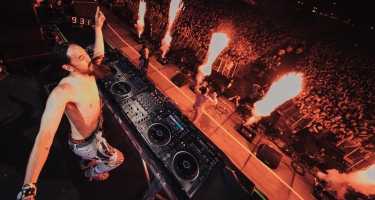 HardandYoungesp's tweet photo. No te pierdas nuestro festival de música electrónica con artistas como Steve Aoki los días 20, 21 y 22 de Julio.
#steveaoki #musicfestival #digitalUMkt
#livehardfeelyoung https://t.co/Hd3l7W17Zu