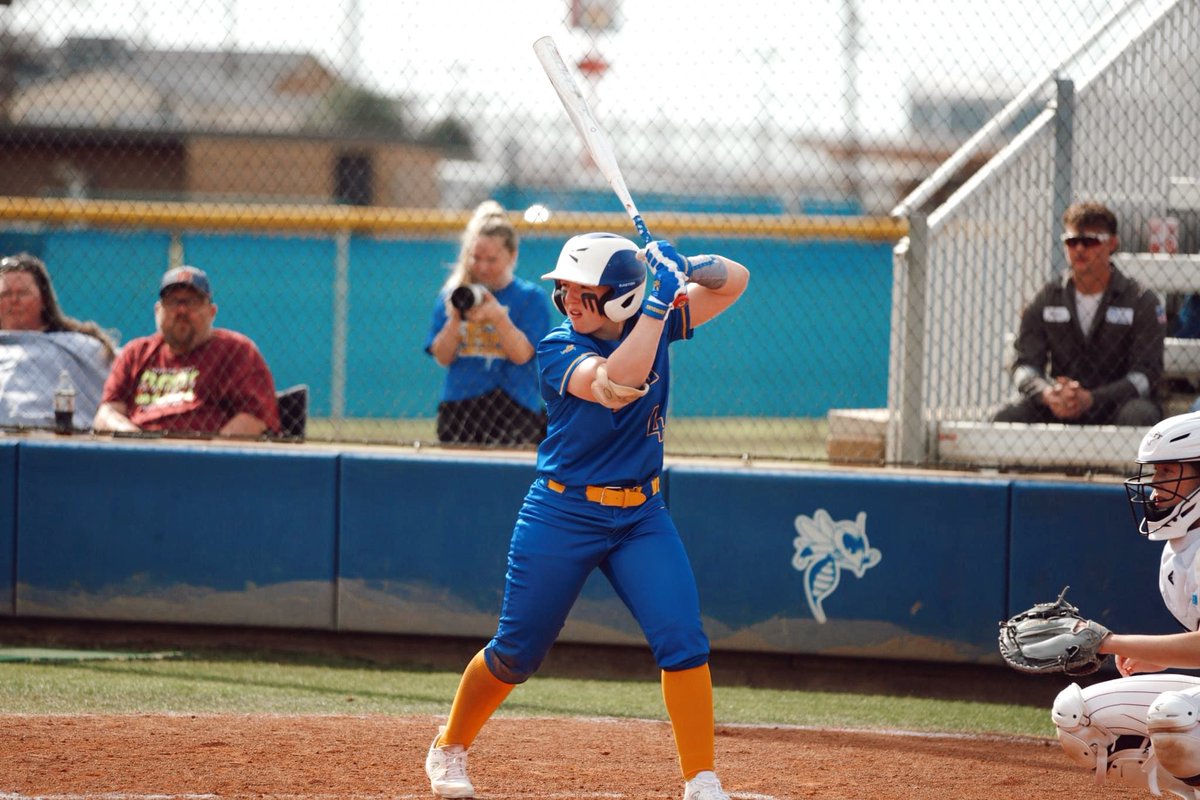 LETUSoftball's tweet photo. SATURDAY 
📍home
🆚 Hendrix 
⏰ 12:00 (DH) 

#Stingem🐝 https://t.co/8tjBQx06IG
