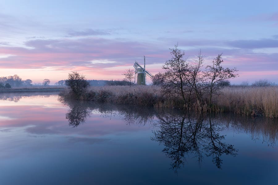 JonGibbsPhoto's tweet photo. 🧵NORFOLK COAST, BROADS AND WOODLAND WORKSHOP.
November 2023.
I'm pleased to announce a workshop in my beloved home county for winter this year.
There will be the opportunity for coastal photography, hopefully with dramatic weather. We'll also be shooting the subtle landscapes... https://t.co/eVKUqp5juN