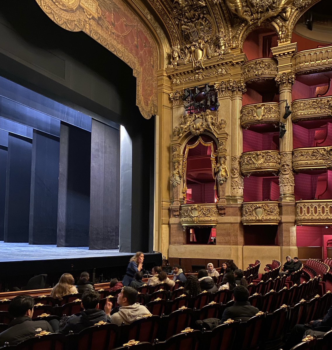 FondationEngie's tweet photo. Découverte culturelle à l'@operadeparis pour les jeunes de @lesPuncheuses autour de @SarahOurahmoune Au programme : Echanges passionnants avec la danseuse @EugenieDrion sur son parcours, ses défis et visite des coulisses du #PalaisGarnier

🙏 à Eugénie et aux équipes de l’Opéra https://t.co/MiFt5eahqf