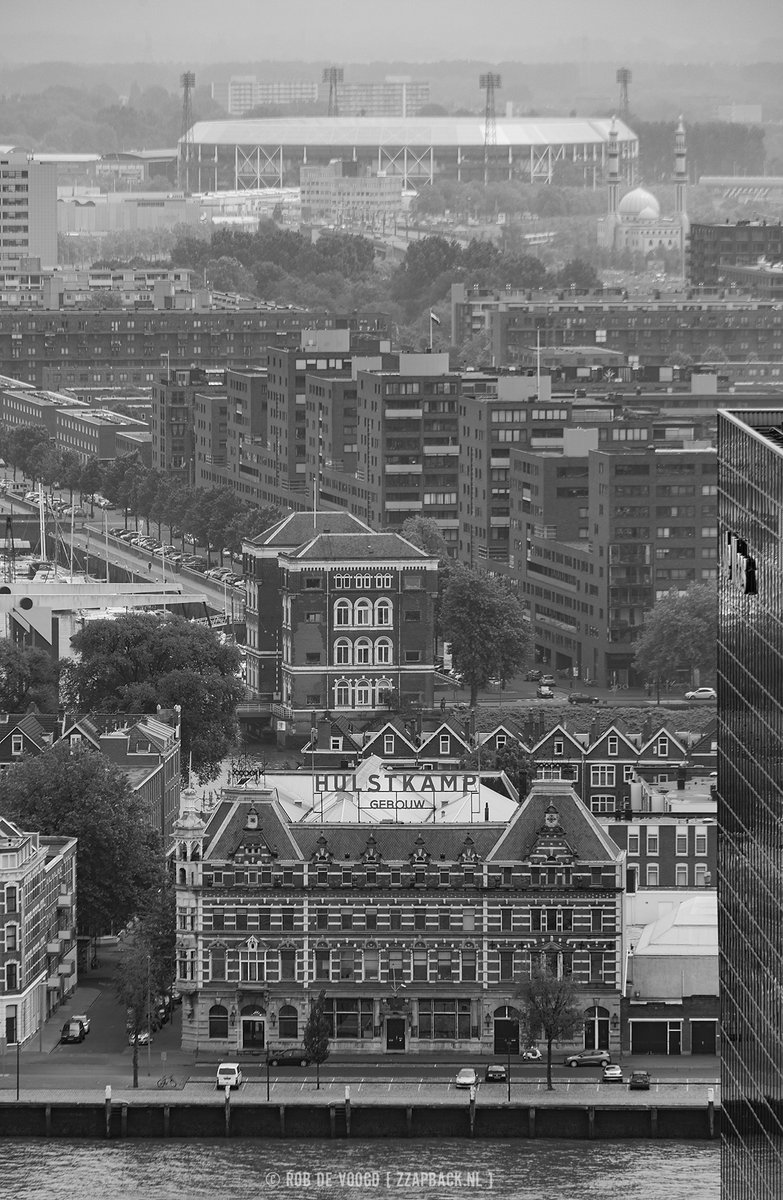 Hulstkamp gebouw plus bonus. :)
Enig idee waar vandaan?
#Rotterdam #architectuur #fotografie #DeKuip
