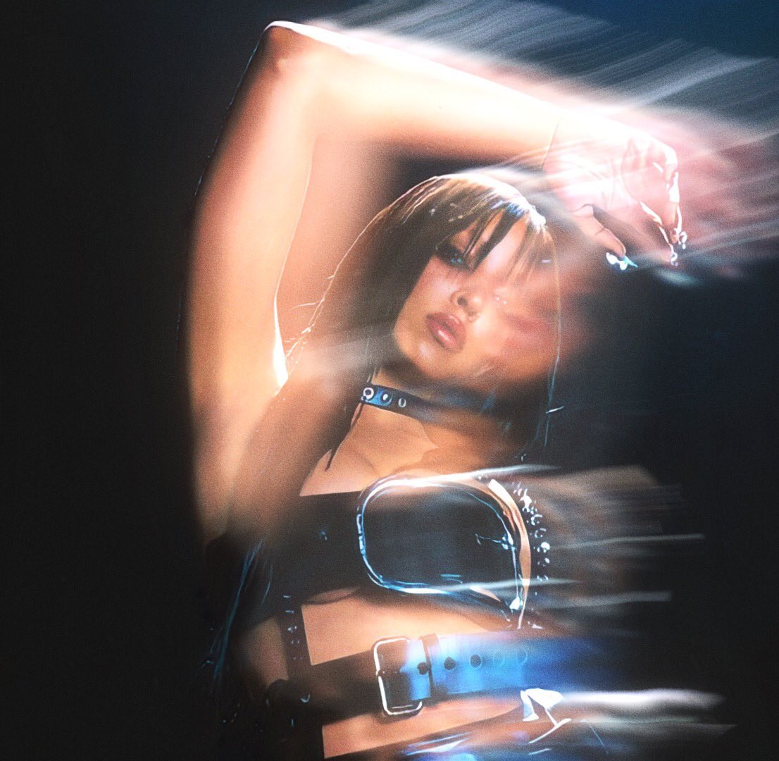 supnashex's tweet photo. When I see the cute lil 333 disappear from tinashe tag name 

𓁺𓁿𓁺     ³³³

then I know she getting the socials ready for us 
333 was such an iconic era 

#newalbum #newera #tinashe #T6 #tinashenew #sweetees #9projectsin 
#T11 ✨✨✨ https://t.co/zgZjBuZ2KK