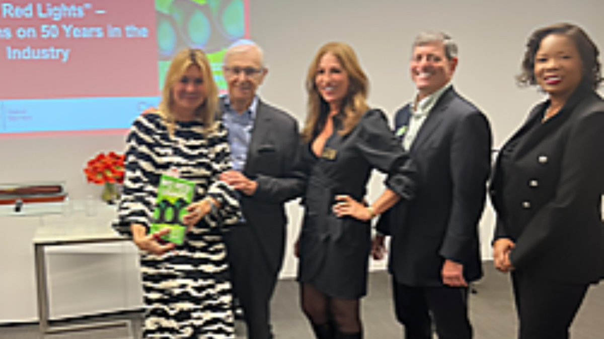 HBSCNY's tweet photo. From @HBSCNY , @HBSAngelsNY , and Club Officers (@BarrieMoskowitz , @JKNews and @lockieandrews ) weโd like to thank @alanjpatricof and Marta Radzyminski for a discussion on #Venturecapital.
Thank you to our host @cohnresnick
#noredlights #PrimetimePartners @hbsalumni https://t.co/aNzqFRxckv