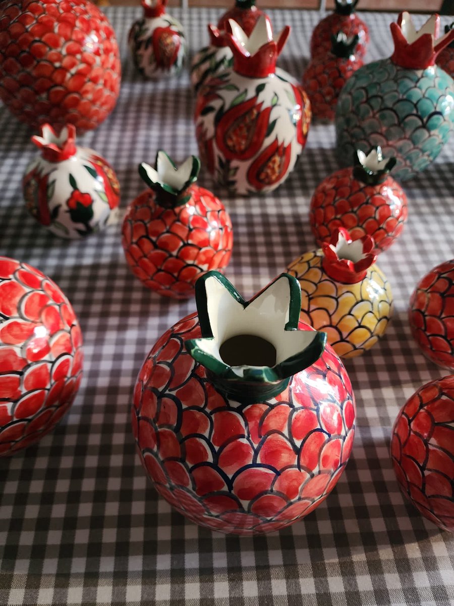 BalianCeramics's tweet image. Pomegranate | նուռ 

Symbolic significance:

- Fertility
- Abundance
- Marriage

Significance to #Armenian parents:

"Շարժեցէք եւ ամուսնացէք"
(Move it and get married!)