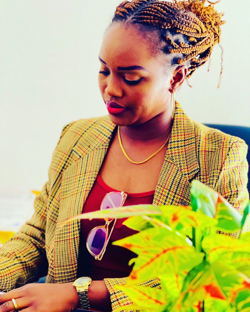 Pour rester motivée au travail, il est important de se fixer des objectifs clairs et de se donner les moyens de les atteindre. Cela peut inclure la poursuite de la formation continue, la recherche de mentors,et la prise de risques pour explorer de nouvelles opportunités.