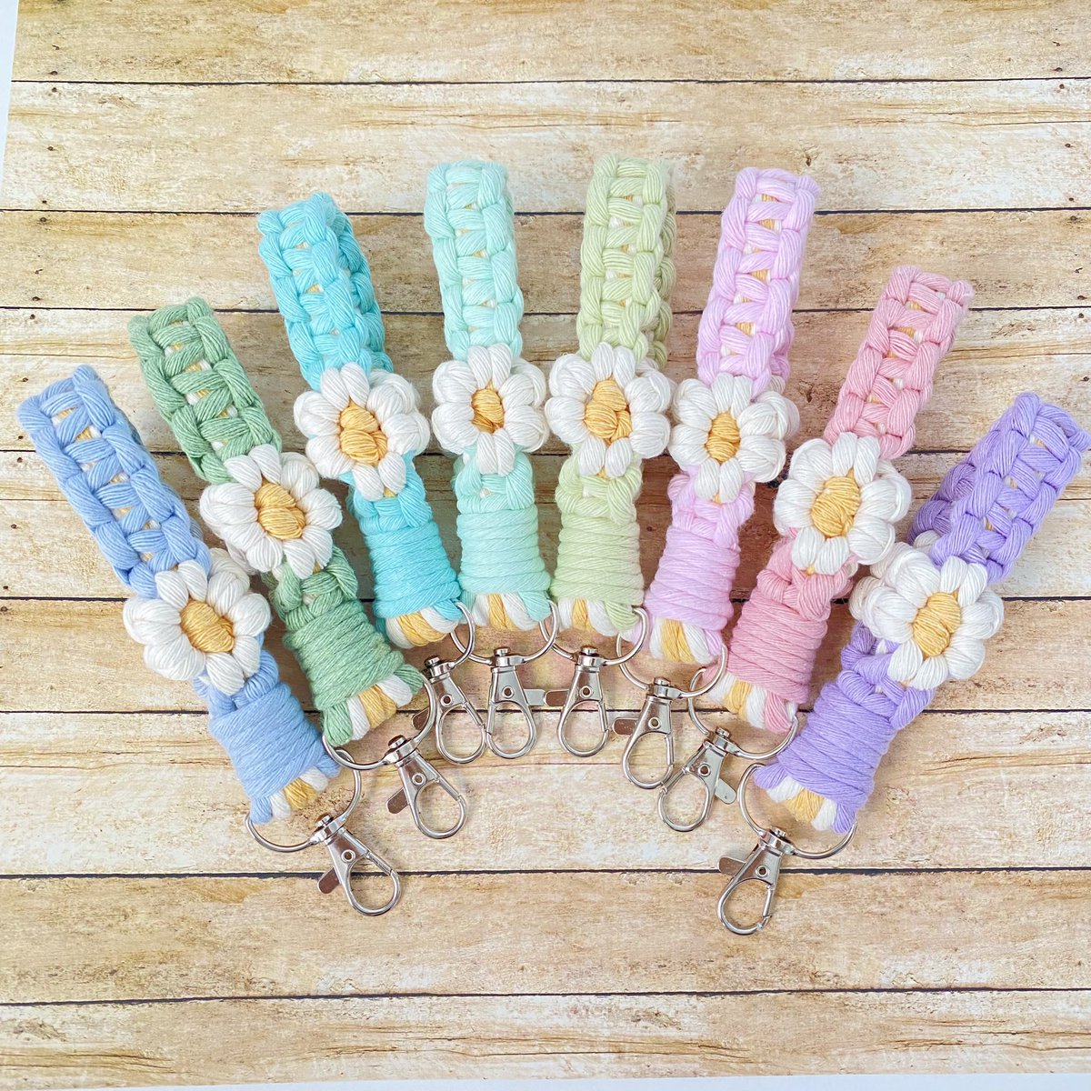 EmmaDaisyCrafts's tweet photo. Spring / summer mini keychain 💗💗
Perfect gift for Mother’s Day and Easter basket gift 💜💚💛💗💙
 🐣
https://t.co/RPtGmGEhDD

#macrame #easter #eastergifts #easterbasket #mothersdaygift #gift #flowerkeychain #daisy #carkeychain #spring #birthdaygifts #pink #boho #bffgifts https://t.co/8SzqA6Qjw2