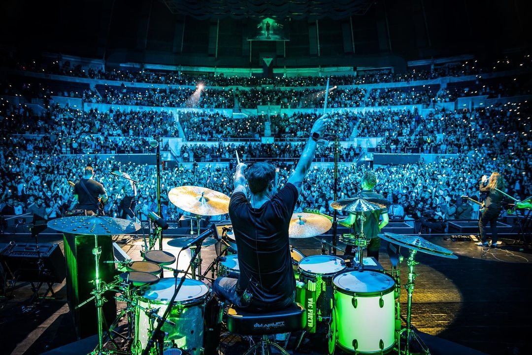 OneRepublic's tweet photo. Manila was absolutely special. You guys were amazing. Thank you thank you thank you. 🙏🏻 https://t.co/zoSJhqIPQF