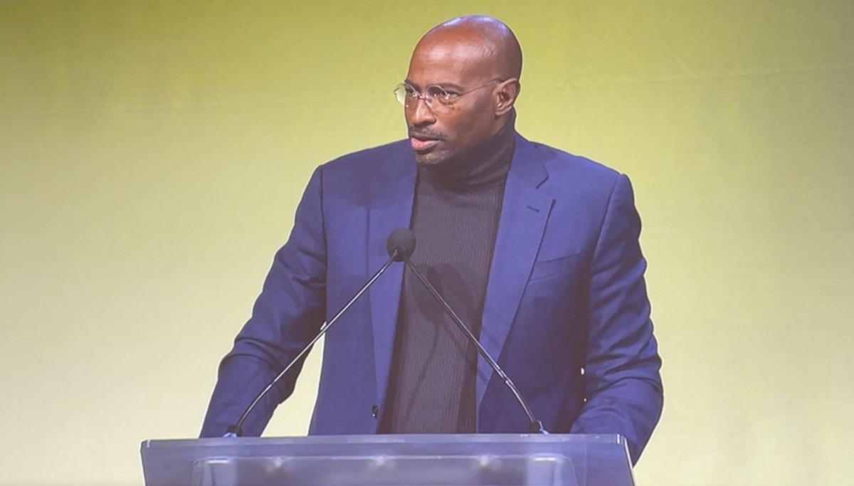 CNN Host <a href="/VanJones68/">Van Jones</a> speaking at #NAISAC on politics in America….”I’ve never seen a bird that could fly with only a left wing…I’ve never seen a bird fly with only a right wing…only together can we soar!” #edu #edchat #politics
