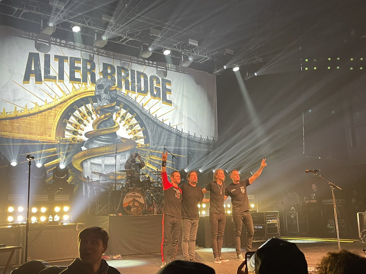 @alterbridge @MammothWVH Unreal show in Chicago this past weekend! @MammothWVH @alterbridge #PawnsAndKingsTour