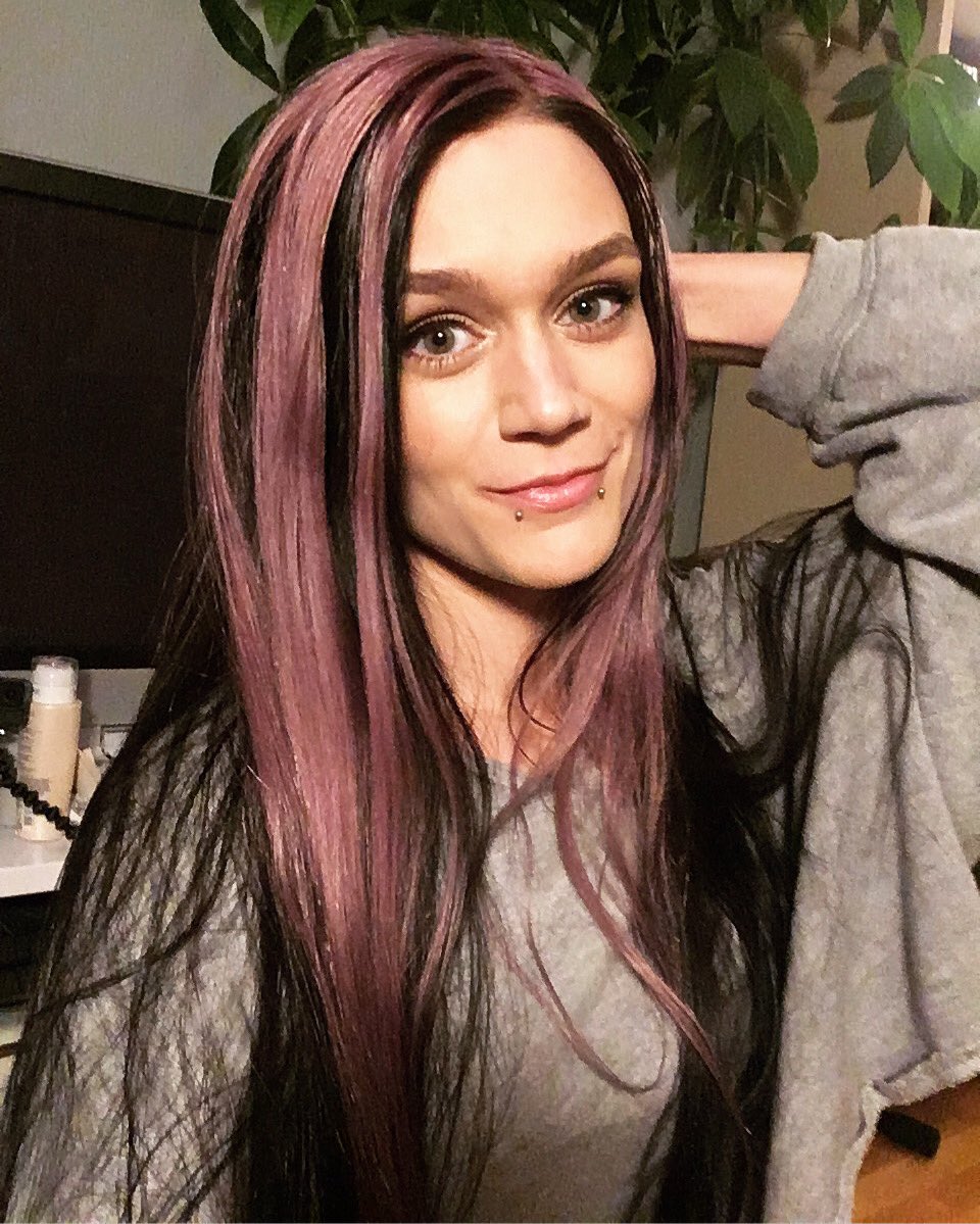 MajaShining's tweet photo. New purpley locks for our show tomorrow with @EleineOfficial @Forbraendingen 🎶💜
#foreverstill #eleine #forbrændingen https://t.co/38Xre7zkou