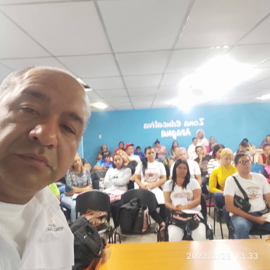 #23Febrero 
Desde la @ZE_Aragua sostuve un encuentro con el equipo de gestión educativa para la conformación de los Centros de Desarrollo Por La Calidad Educativa. 
¡En Aragua La Educación Va Hacia La Educación Del Futuro! 
#PuenteParaLaPaz 
<a href="/_LaAvanzadora/">Yelitze Santaella</a> @MPPEDUCACION