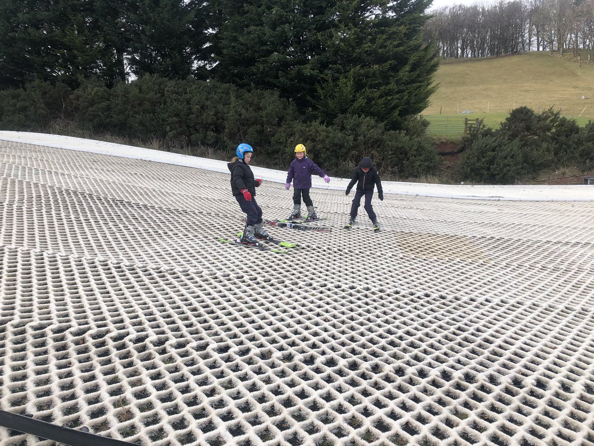 MissMilne5's tweet photo. Fantastic resilience demonstrated from this group today. Thanks to Iain for all of his help today. @XciteOutdoors @SimpsonPrimary https://t.co/Moix3hSjHd