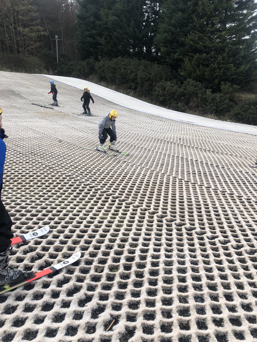 MissMilne5's tweet photo. Fantastic resilience demonstrated from this group today. Thanks to Iain for all of his help today. @XciteOutdoors @SimpsonPrimary https://t.co/Moix3hSjHd
