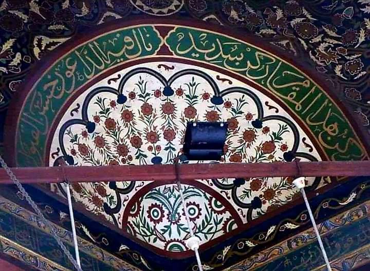 MuhbynT's tweet image. " مكتوب على أركان قبة مقام  #سيدنا_الحسين_عليه_السلام "

( هذا المقام جنة عدن ▪︎ من أتاه يفوز بالمأمول)

(هذا المقام ركن سديد ▪︎ نال فيه الداعون حُسن القبول)

(هذا المقام كعبة مصر ▪︎ زاد مجدًا بالسيد إبن البتول)

( هذا المقام حاز فخاراً ▪︎ بالإمام الحسين سبط الرسول

👇