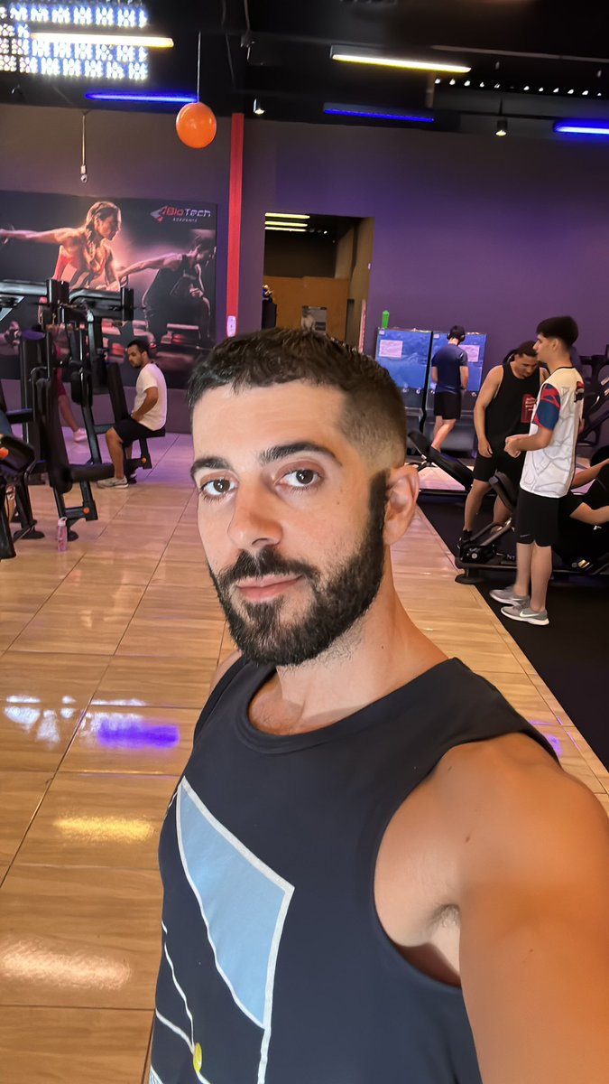 maurocbj's tweet photo. Cabelo cortado (no salão) // barba feita (em casa). Gostaram? https://t.co/bjx2e2tqhc