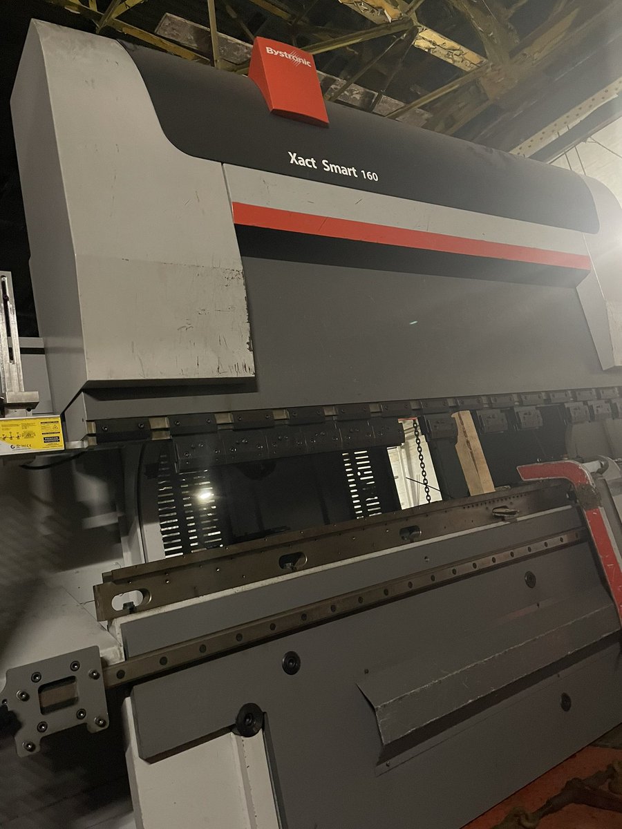 ZebraMachinery's tweet photo. Like new Bystronic 160ton x 3metre pressbrake arriving into our stock this evening ready for cosmetic tidy up / for sale #bystronic #forsale #usedequipment #ukmfg #ukmanufacturing #pressbrake #lasercutting #usedmachinery #sheetmetal #welding #zebra #World #export #dealer #sale https://t.co/G9WK2QyDA6
