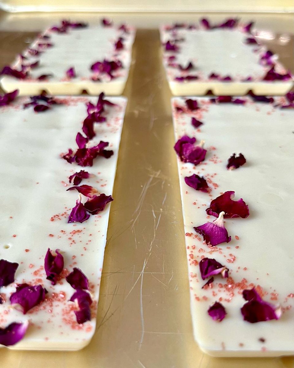 ChocoPraetsch's tweet image. "Seek to be the purple thread in the long white gown."
Epictetus
#foodie #food #candy #art #schokolade #love #tolerance #white_chocolate #milk #vegetarian #diet #sweet #candy